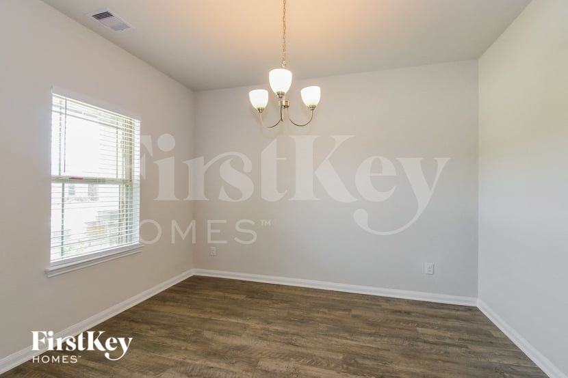 317 Lakeway Cir - Photo 4 of 16
