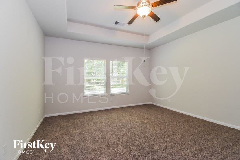 317 Lakeway Cir - Photo 7 of 16