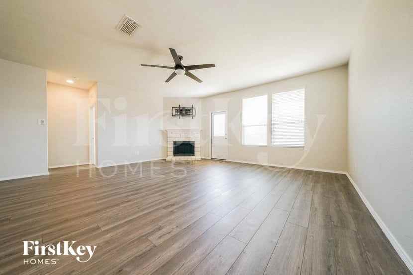 713 Jonius Creek Dr - Photo 2 of 16