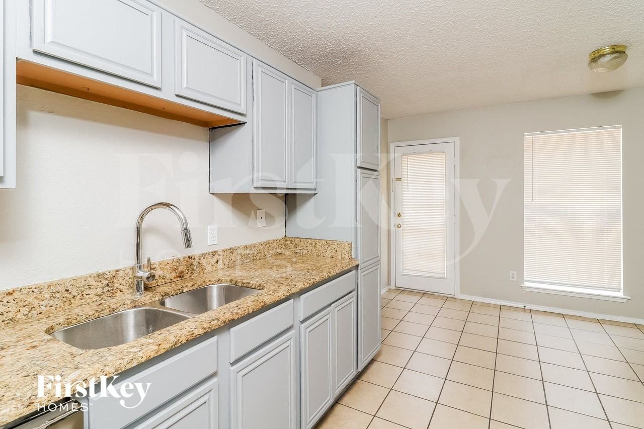 7213 Ashbourne Way - Photo 7 of 16