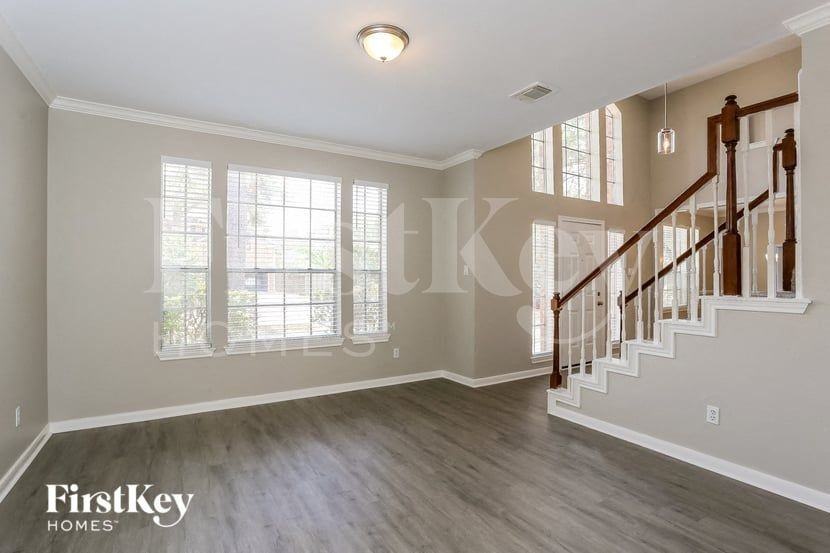 5711 Parryville Dr - Photo 5 of 16