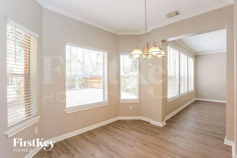 5711 Parryville Dr - Photo 6 of 16