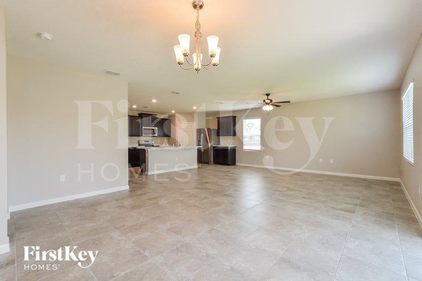 545 Sorrento Dr - Photo 4 of 16