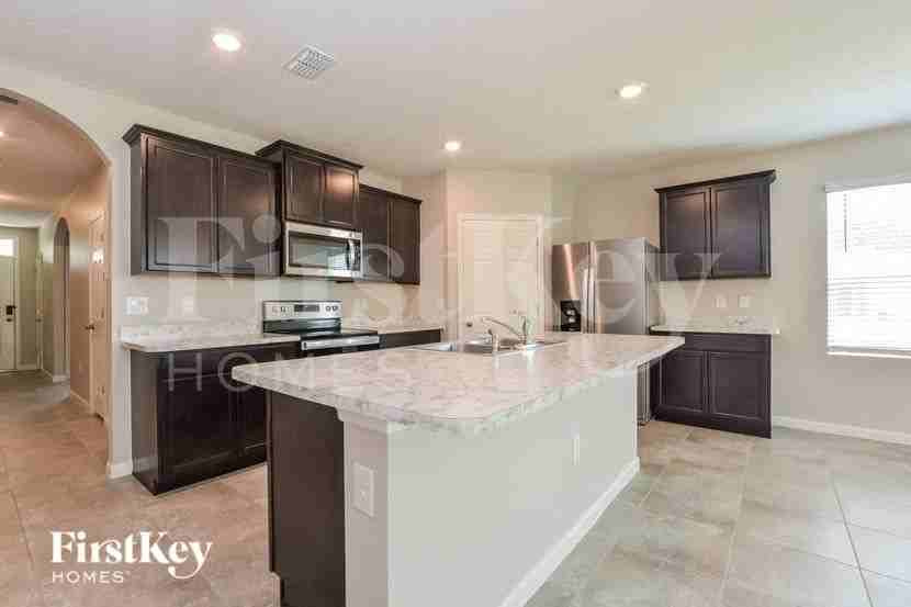 545 Sorrento Dr - Photo 7 of 16