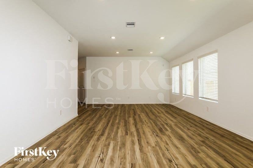 18467 Cobalt Cove Ln - Photo 2 of 16