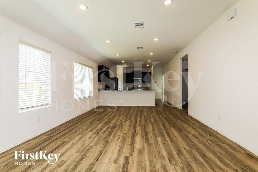 18467 Cobalt Cove Ln - Photo 3 of 16