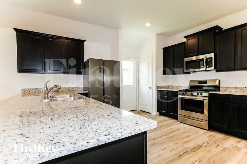 18467 Cobalt Cove Ln - Photo 4 of 16