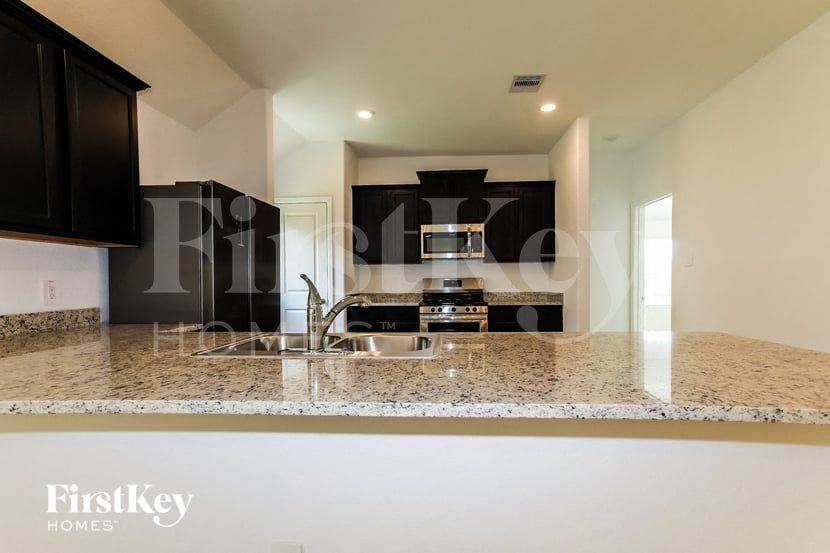 18467 Cobalt Cove Ln - Photo 5 of 16