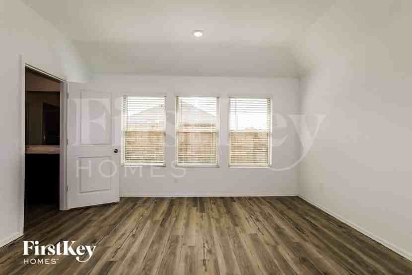18467 Cobalt Cove Ln - Photo 6 of 16