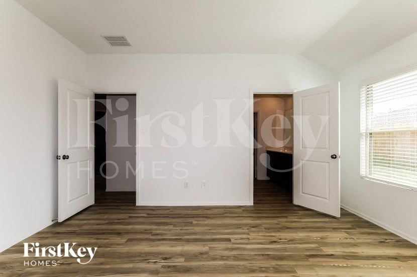 18467 Cobalt Cove Ln - Photo 7 of 16