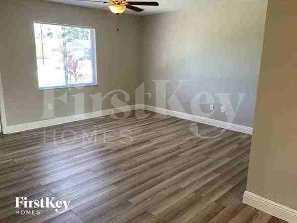 19037 Tampa Rd S - Photo 2 of 13
