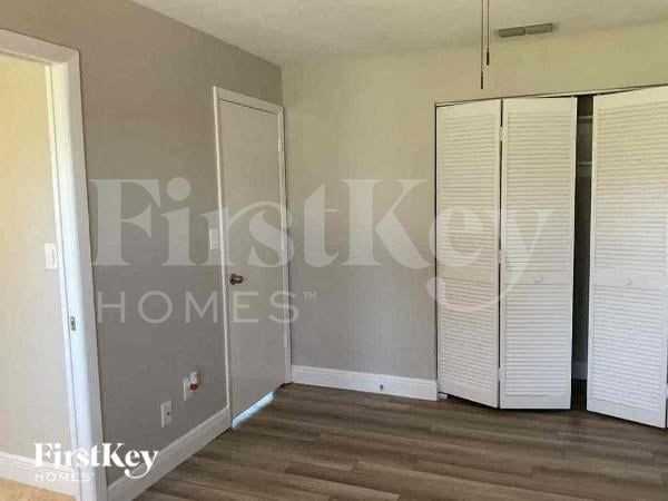 19037 Tampa Rd S - Photo 4 of 13