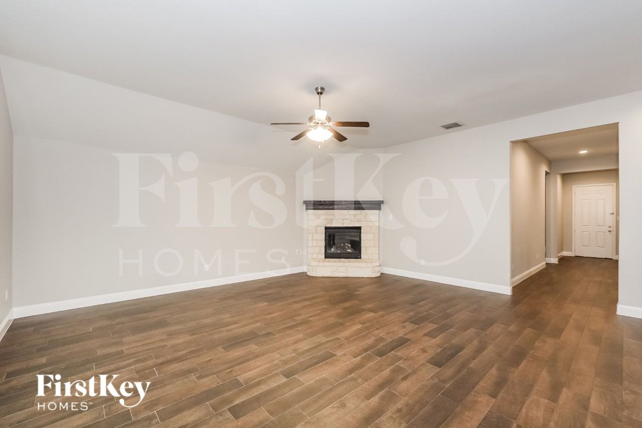 701 Brody Trl - Photo 2 of 17