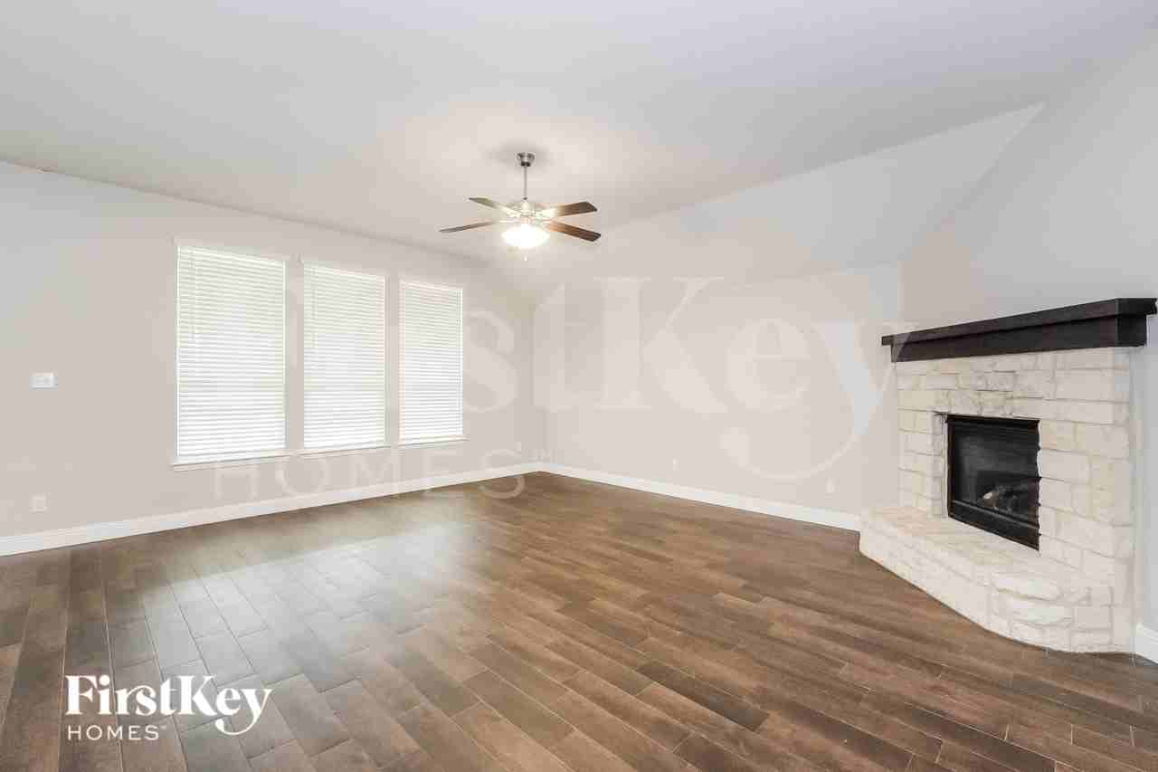 701 Brody Trl - Photo 3 of 17