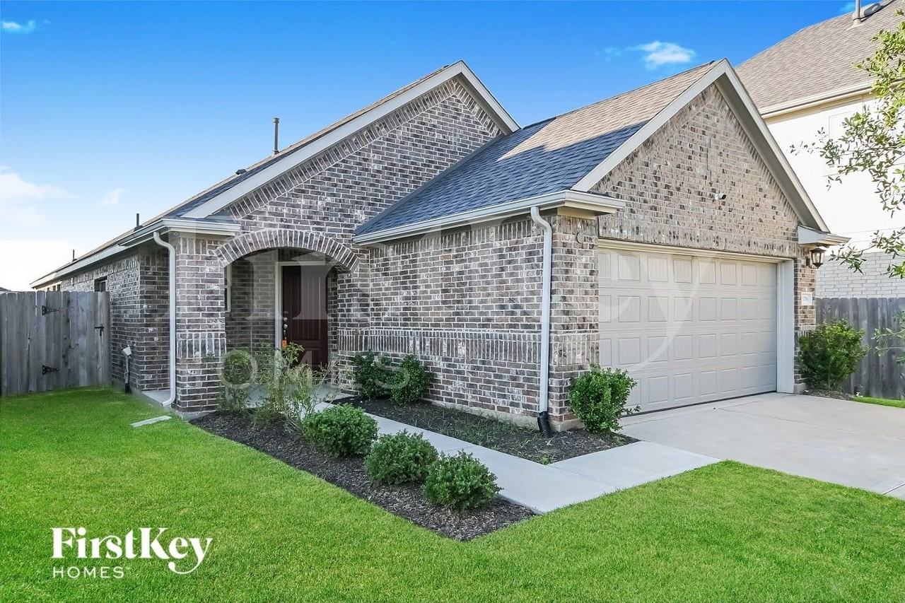 31206 Harmony Falls Ct - Photo 2 of 16