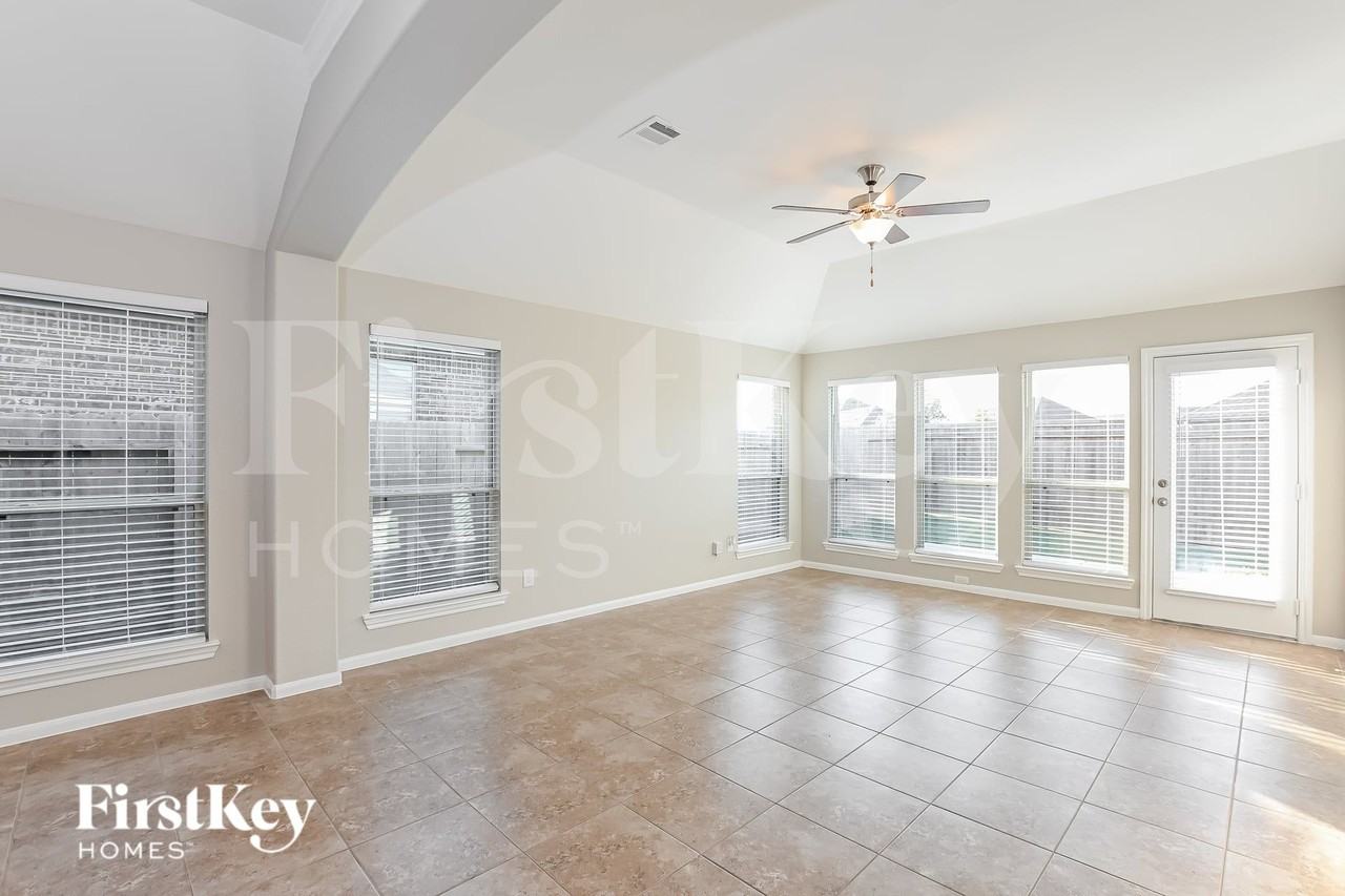31206 Harmony Falls Ct - Photo 3 of 16