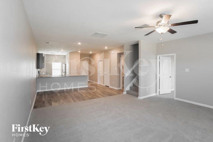 112 Barbwire Way - Photo 2 of 16
