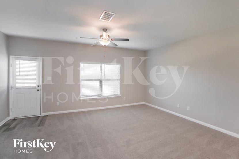 112 Barbwire Way - Photo 3 of 16