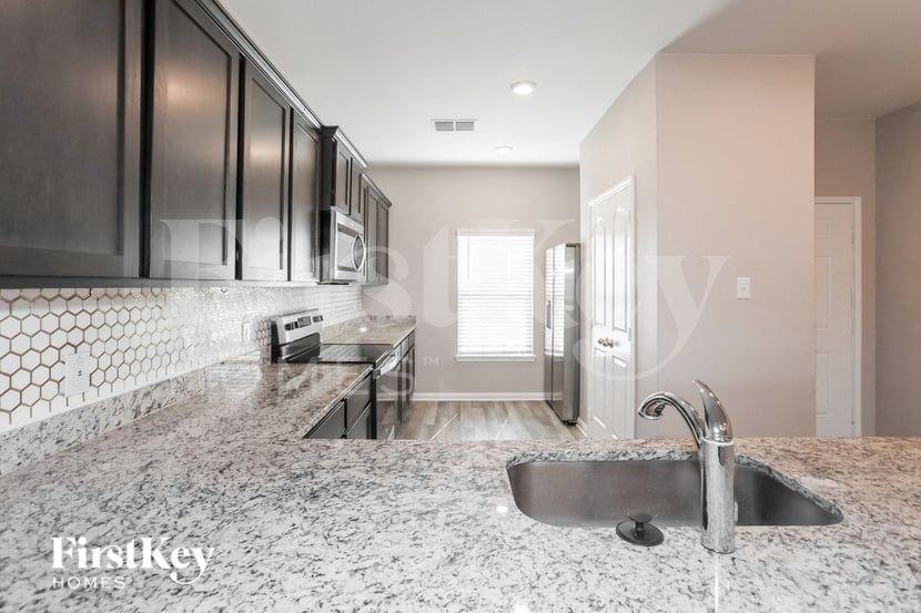 112 Barbwire Way - Photo 4 of 16