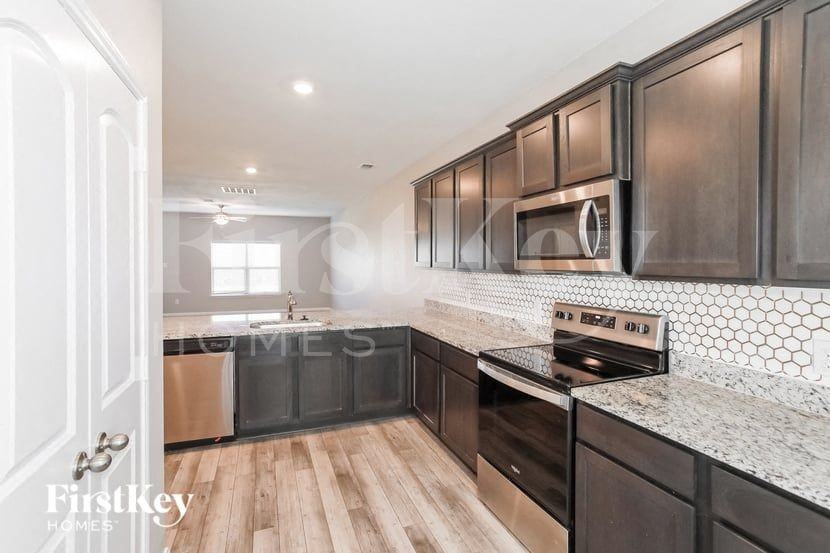 112 Barbwire Way - Photo 5 of 16