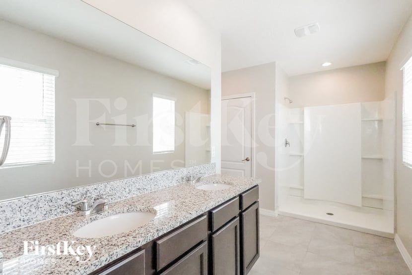 465 Noble Ave - Photo 7 of 16