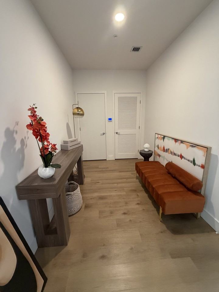 2233 Hollywood Blvd #702 - Photo 2 of 8