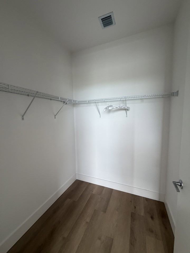 2233 Hollywood Blvd #702 - Photo 5 of 8