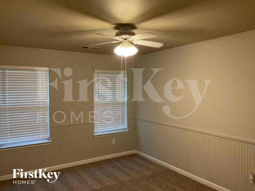 3605 Smoketree Dr - Photo 6 of 10