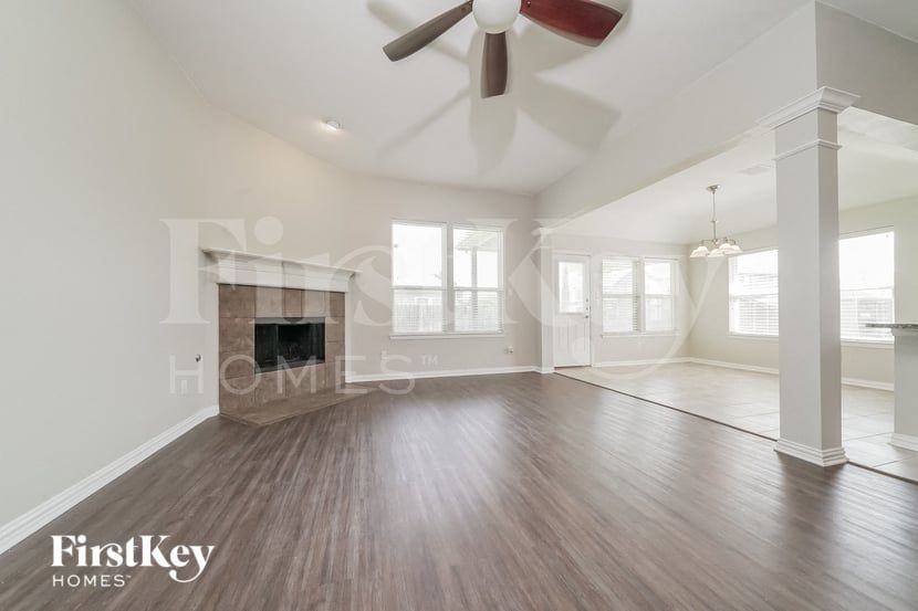 1521 Toucan Dr - Photo 2 of 16