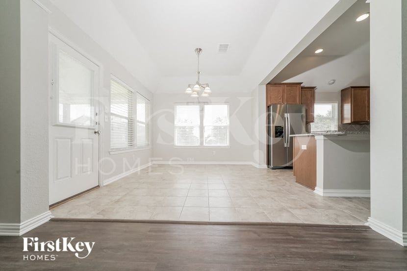 1521 Toucan Dr - Photo 6 of 16