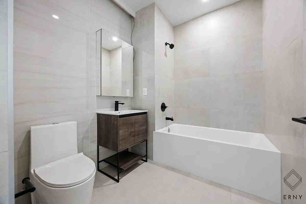 942 New York Avenue #6 - Photo 2 of 8