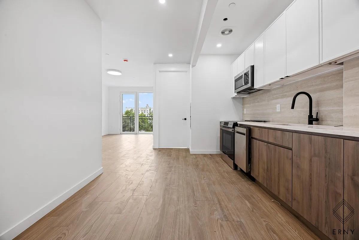 942 New York Avenue #6 - Photo 3 of 8