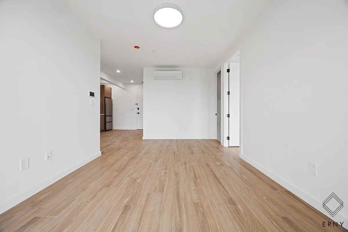 942 New York Avenue #6 - Photo 6 of 8