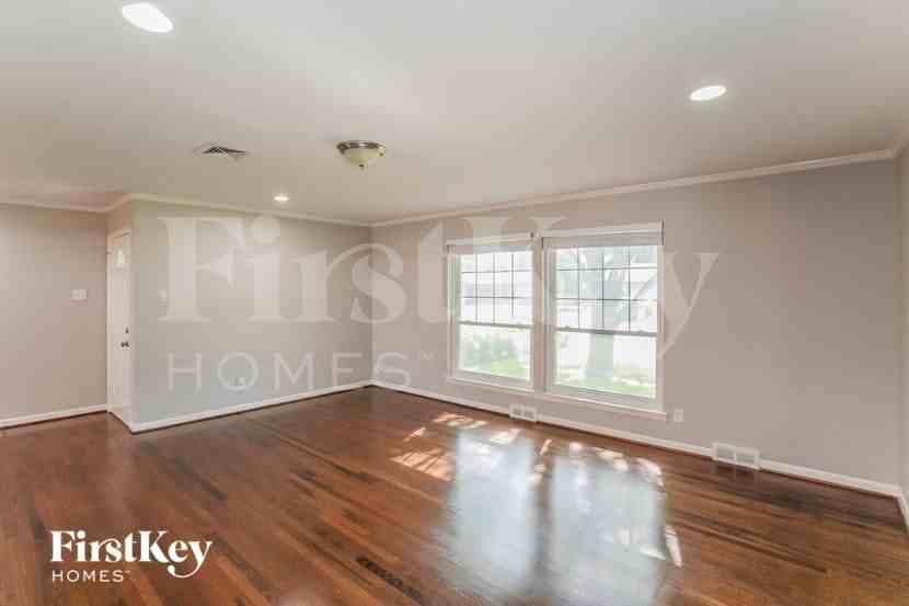 3439 Timberview Rd - Photo 3 of 16