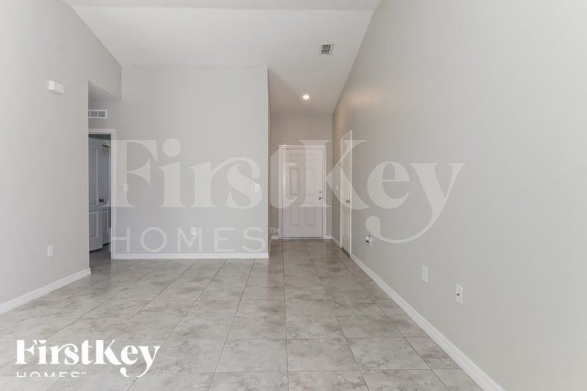 1810 Sw Effland Ave - Photo 5 of 16