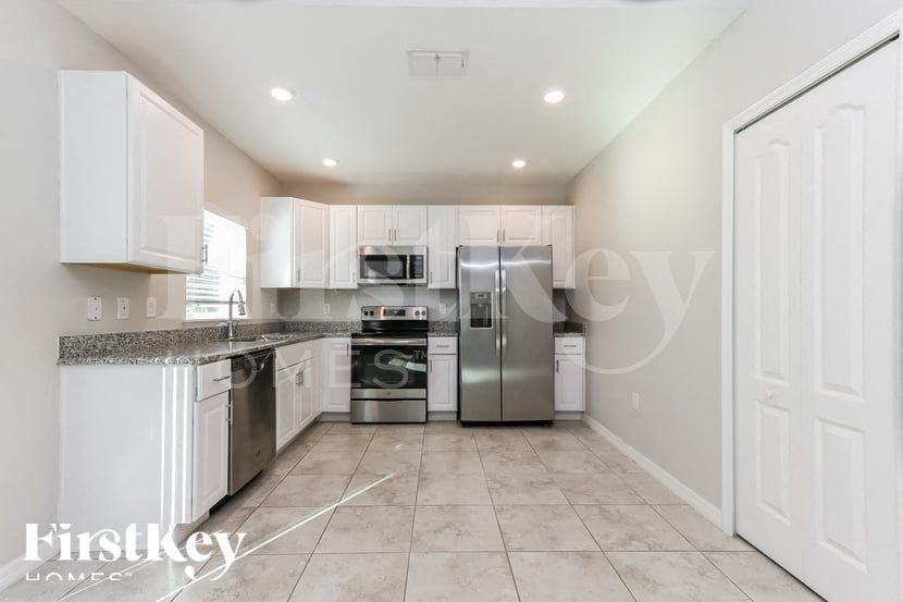 1810 Sw Effland Ave - Photo 7 of 16