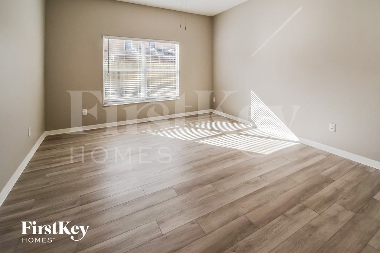 722 Parsons Pointe St - Photo 2 of 16