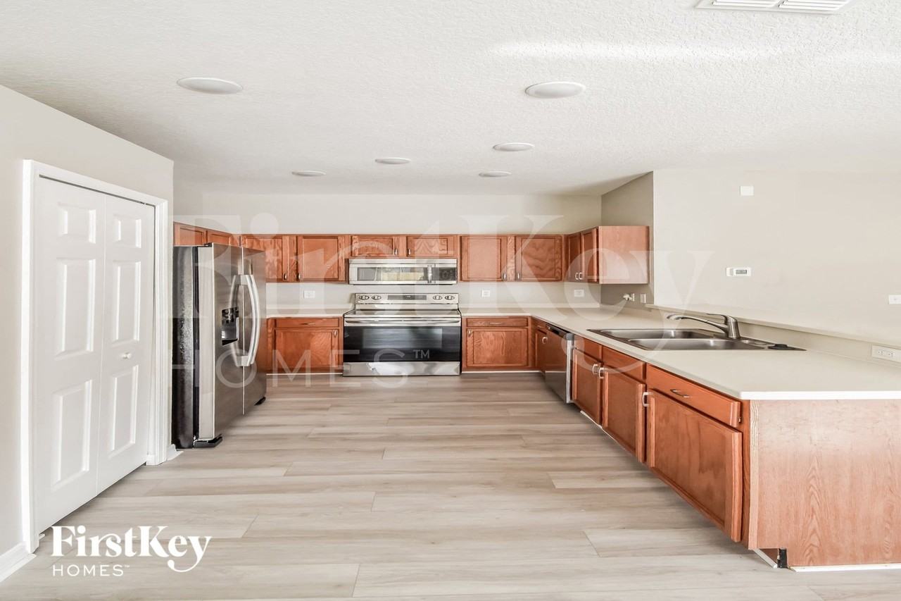722 Parsons Pointe St - Photo 5 of 16