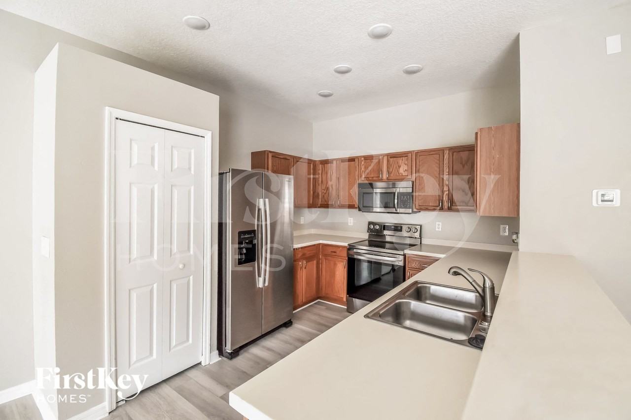 722 Parsons Pointe St - Photo 6 of 16