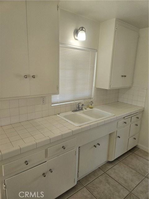 5769 E Oakbrook St - Photo 6 of 8