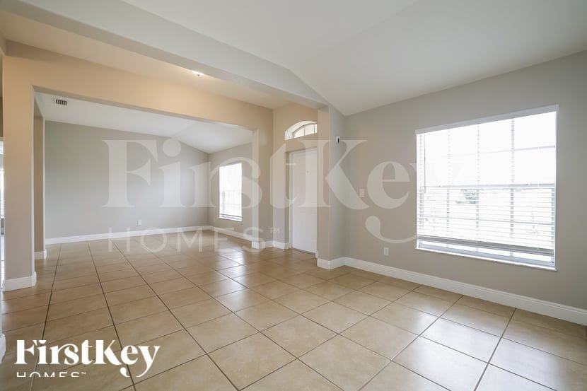 1720 Nw 9th Ter - Photo 5 of 17