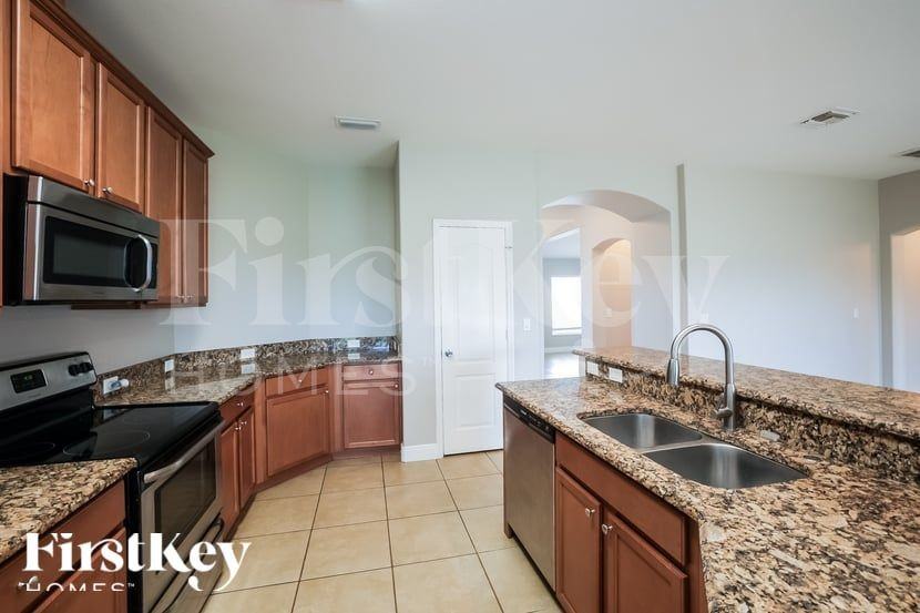 1720 Nw 9th Ter - Photo 7 of 17