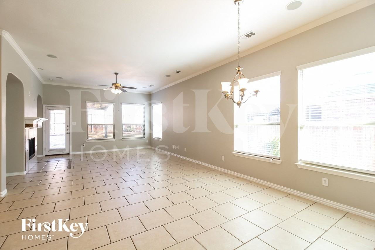 15024 Spruce St - Photo 5 of 16