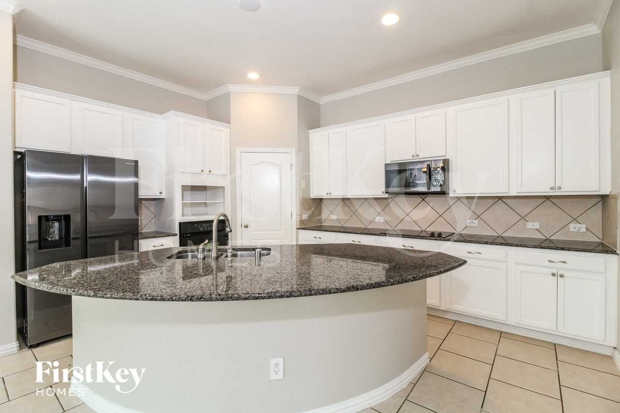 15024 Spruce St - Photo 7 of 16