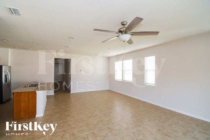 95509 Hanover Ct - Photo 3 of 16