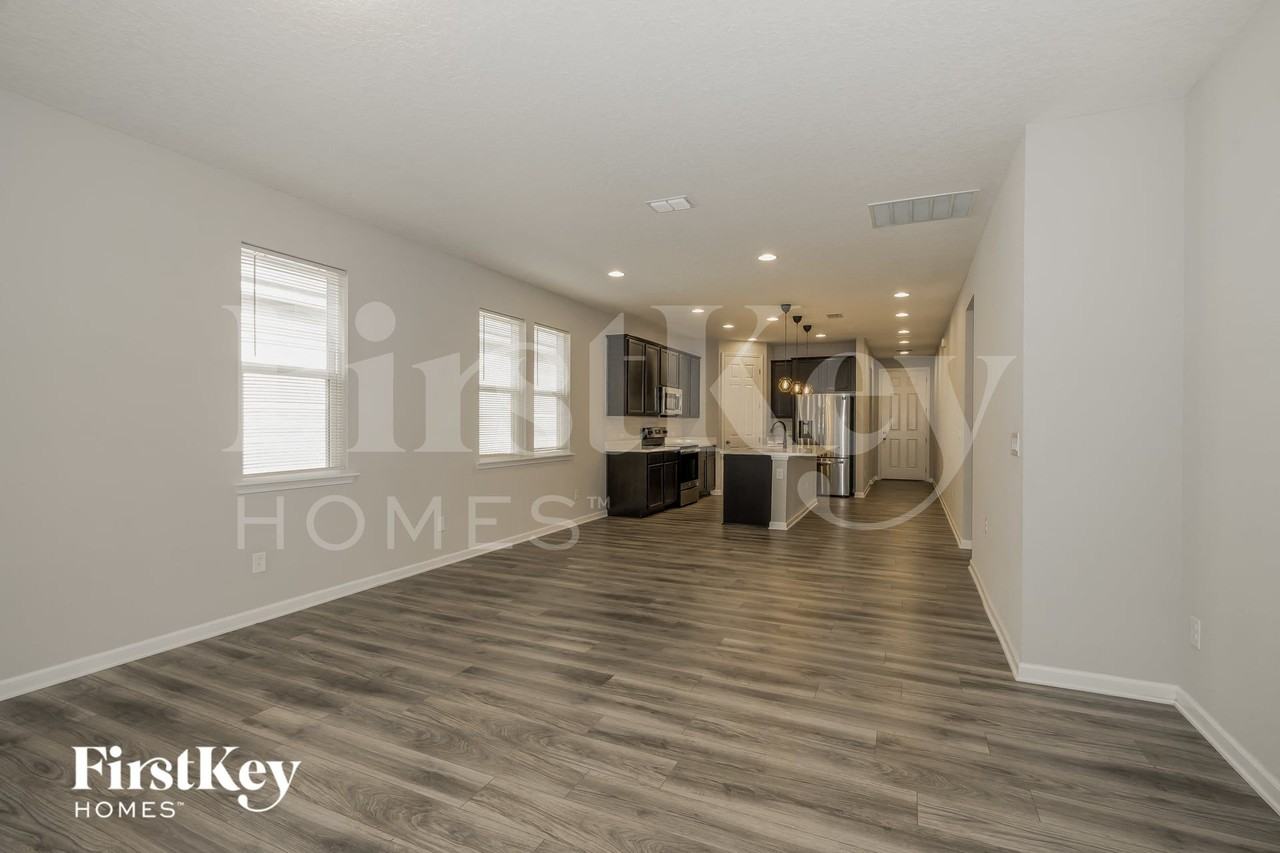 11010 Chitwood Dr - Photo 4 of 16
