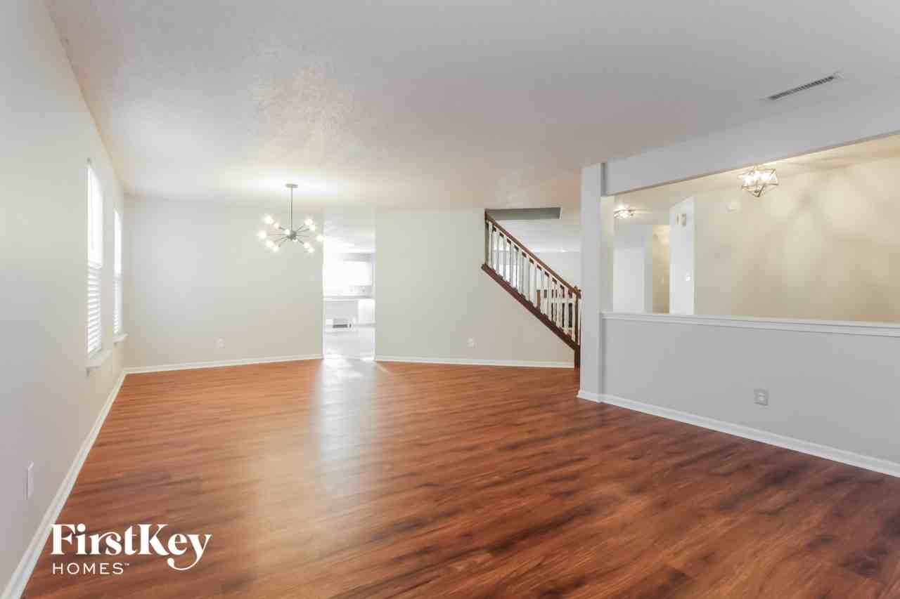 2310 Amberleigh Dr - Photo 2 of 15