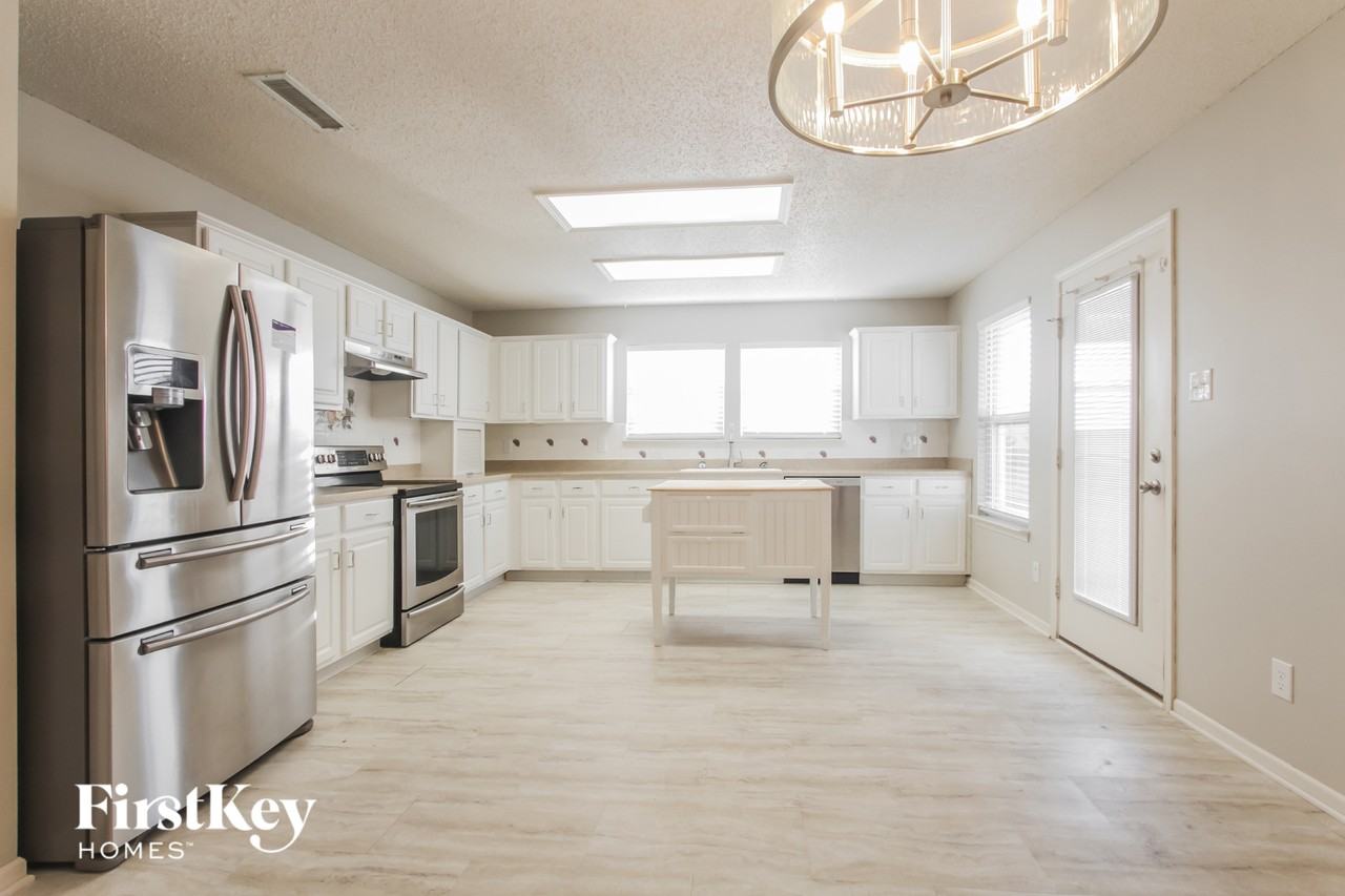 2310 Amberleigh Dr - Photo 5 of 15