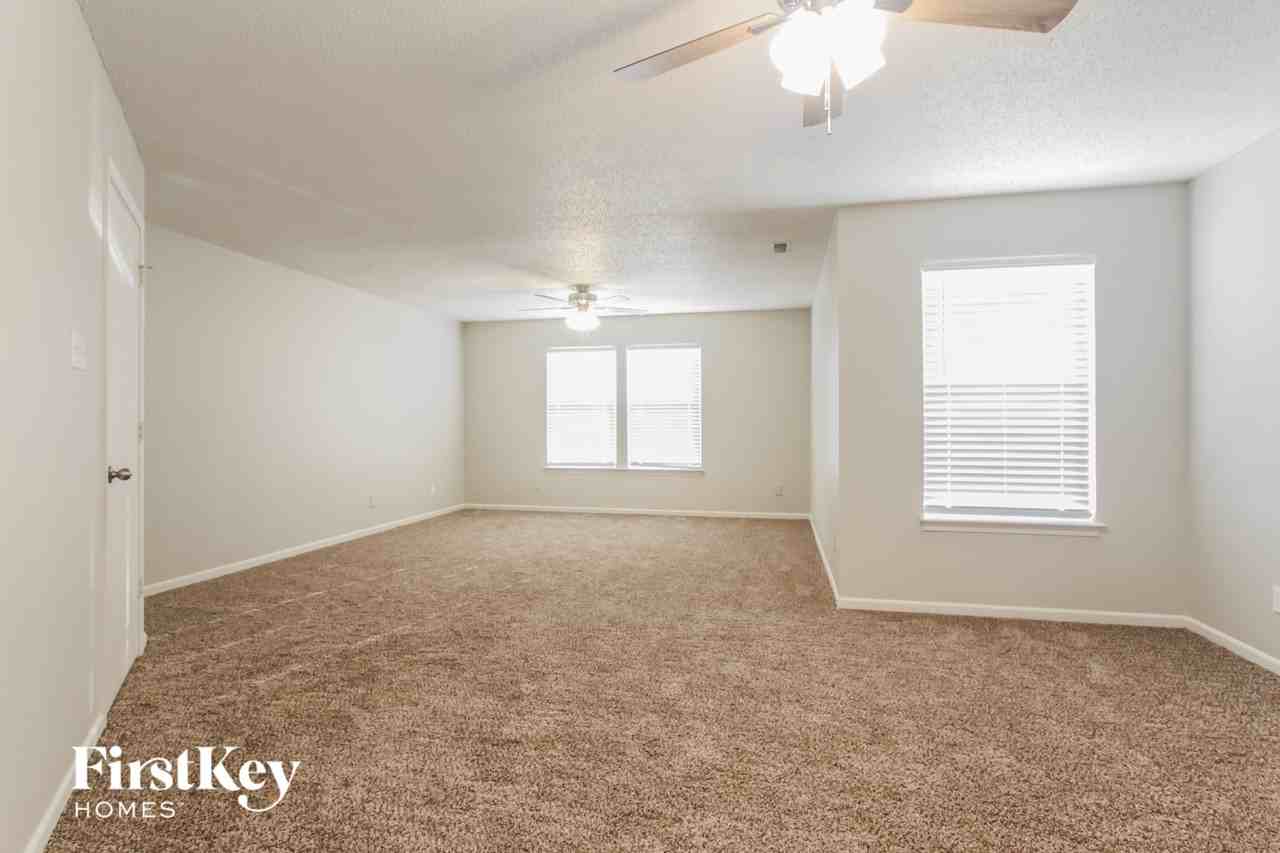 2310 Amberleigh Dr - Photo 7 of 15