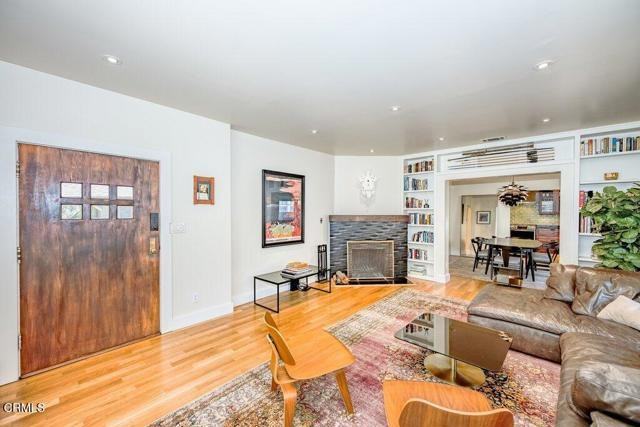961 N Michigan Ave - Photo 2 of 8